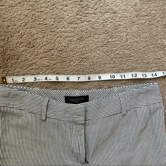TALBOTS RELAXED CHINO SHORTS - SUNSHINE SEERSUCKER | Blue Soft White| Size 2P - Picture 4 of 9